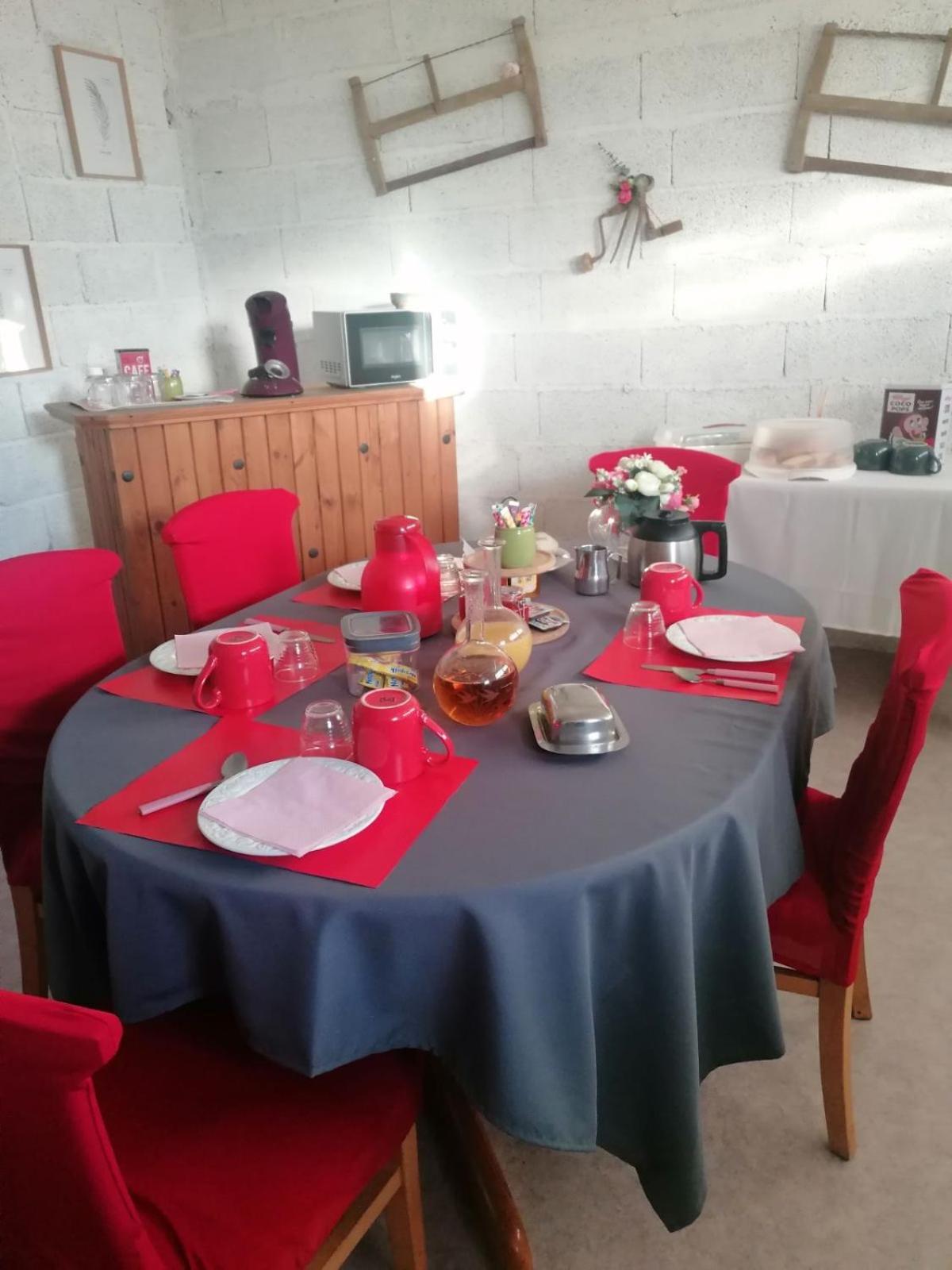 La Maison Des Amis Les Essarts (Vendee)